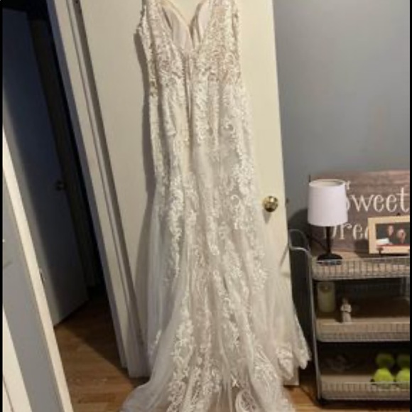 Sophia Tolli Wedding Dress - Picture 5 of 8